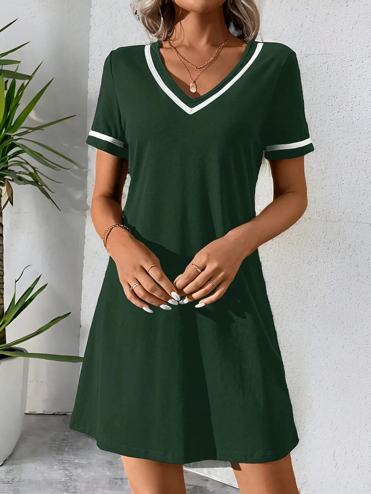 Corinne | V-Neck Color-Block Shift Dress by My Store