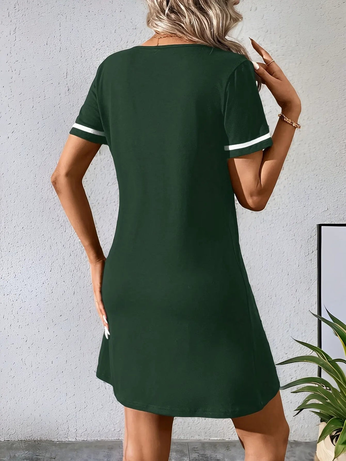 Corinne | V-Neck Color-Block Shift Dress by My Store