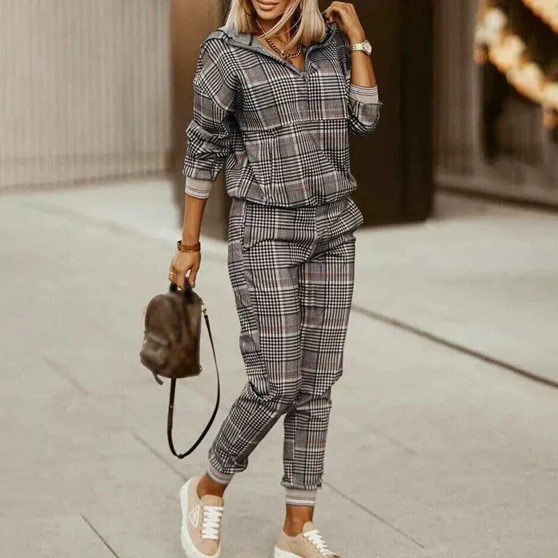 Women's Relaxed Half-Zip Tracksuit with Tapered Trousers - Casual Days by Bellmaren